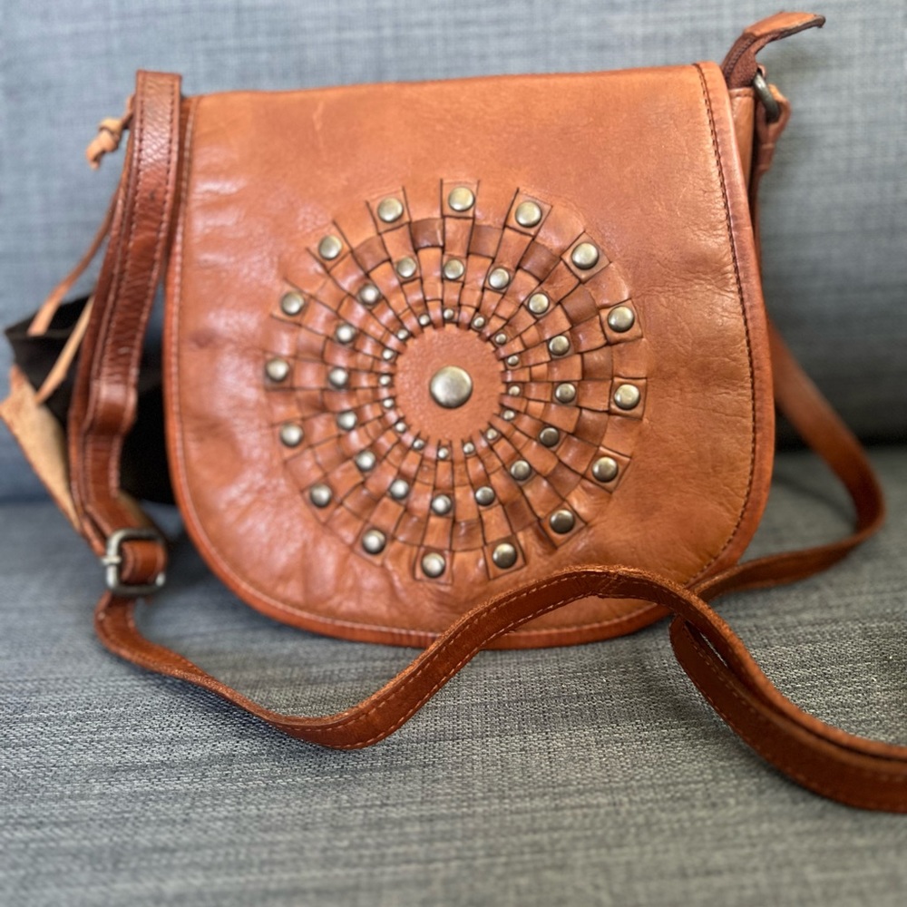 NWT VILENCA HOLLAND LEATHER  FLAP CROSSBODY BAG WITH STUDES